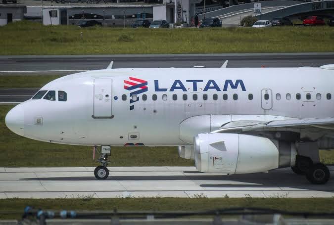 AVIÃO LATAM | Carlos Dias