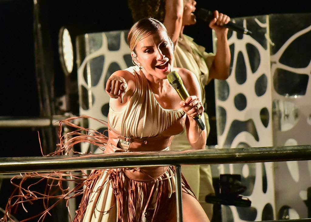 CLAUDIA LEITTE