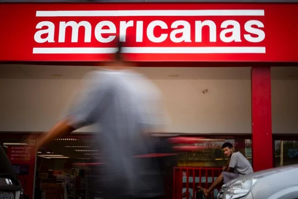 Fachada-da-loja-Americanas-em-brasilia-apos-empresa-ter-um-rombo-e-divida-de-R-43-bilhoes-4.webp