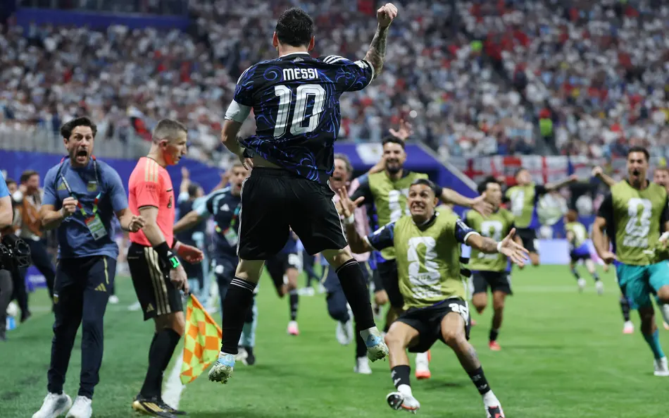 Messi comemora gol da virada da Argentina sobre-a-Inglaterra-na-Copa-do-Mundo-scaled-aspect-ratio-512-320.jpg