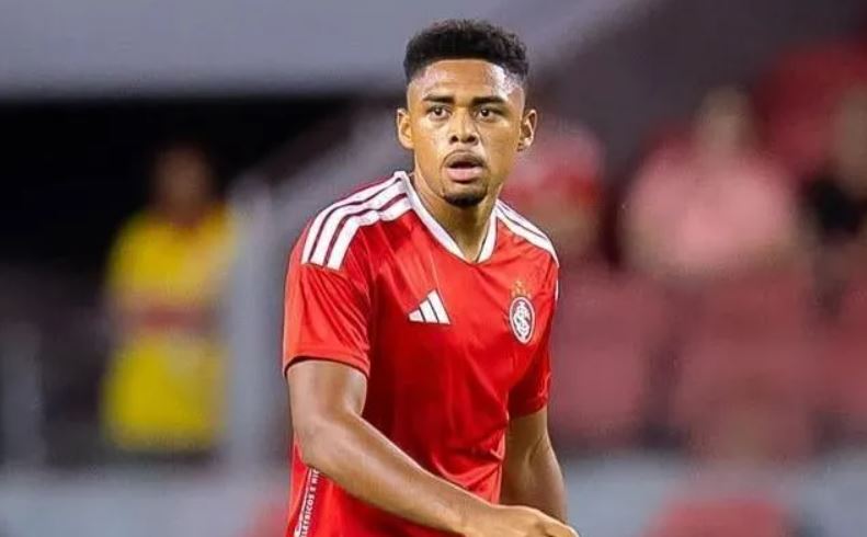 Victor Gabriel, zagueiro do Internacional, em jogo do Brasileirão - Foto: Reprodução/ Instagram