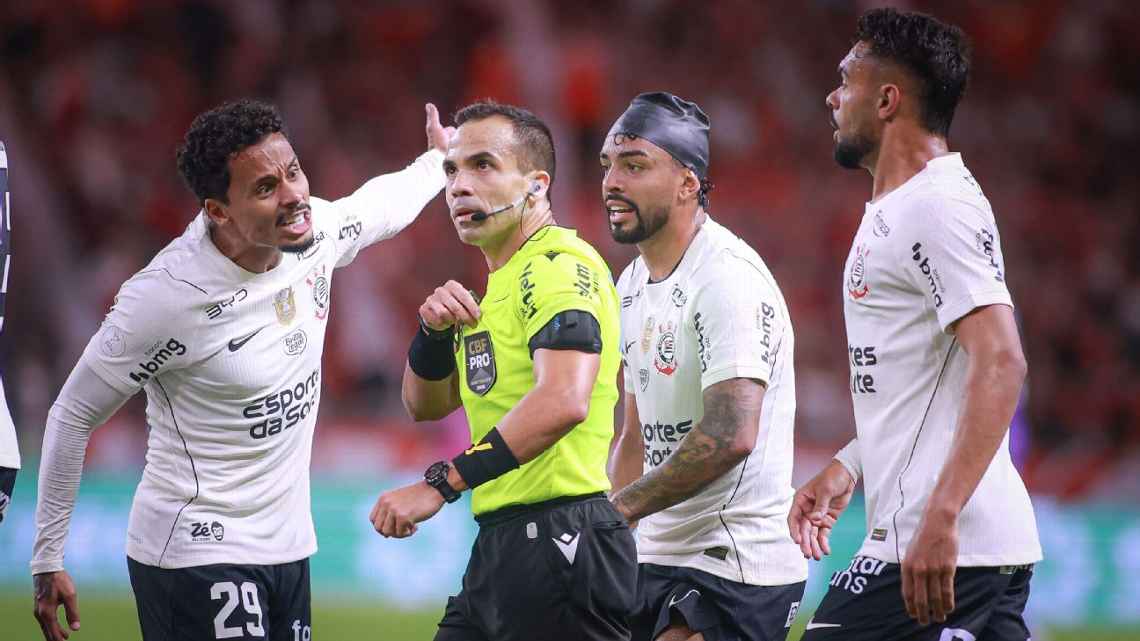 Alex Gomes Stefano apitou Internacional x Corinthians válido pelo jogo de ida das oitavas de final da Copa do Brasil 2026 - Maxi Franzoi/AGIF