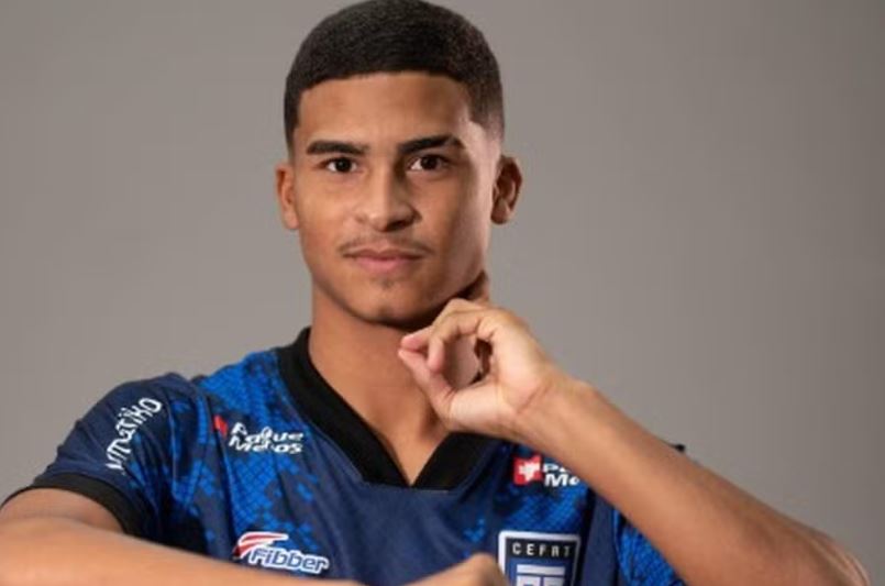 Renê com a camisa do Tirol em 2022, aos 19 anos — Foto: Gabriel Silva