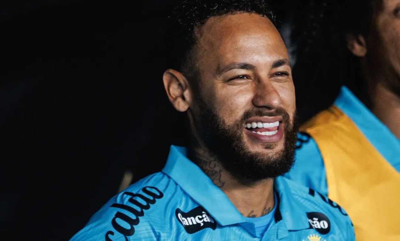 Neymar no banco do Mangueirão antes de a bola rolar para Remo x Santos - RAUL BARETTA
