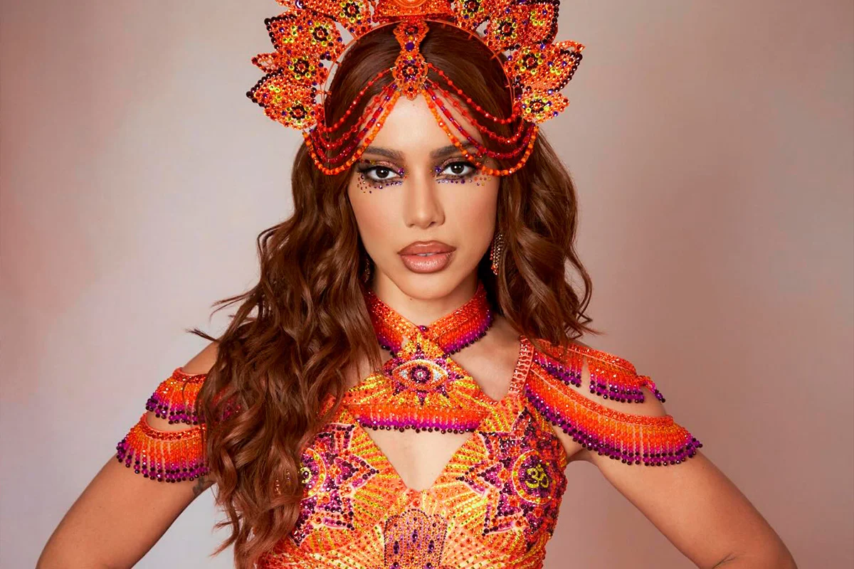 anitta-rainha-de-bateria-grande-rio.webp