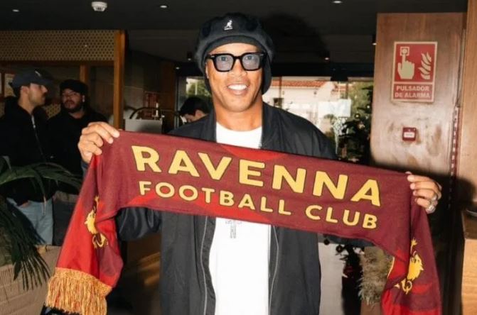 Ronadinho assinou com o clube da Itália (Foto: Redes sociais, Reprodução)
