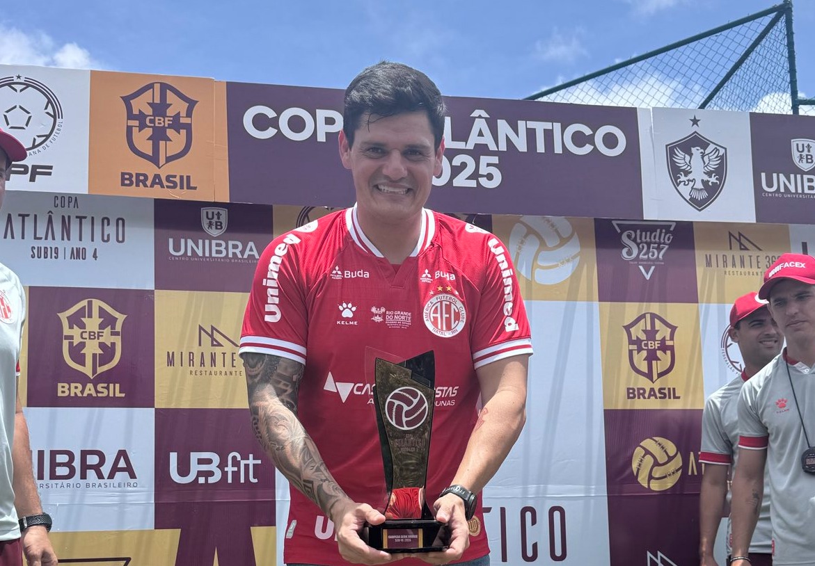 TACITO PEGADO AMÉRICA.jpg