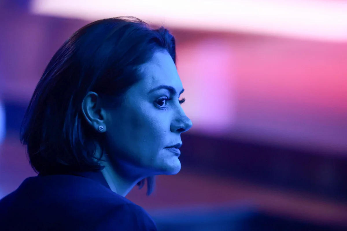 michelle-bolsonaro-participa-de-culto-evangelico-na-embaixada-sara-nossa-terra-metropoles-8-scaled.webp