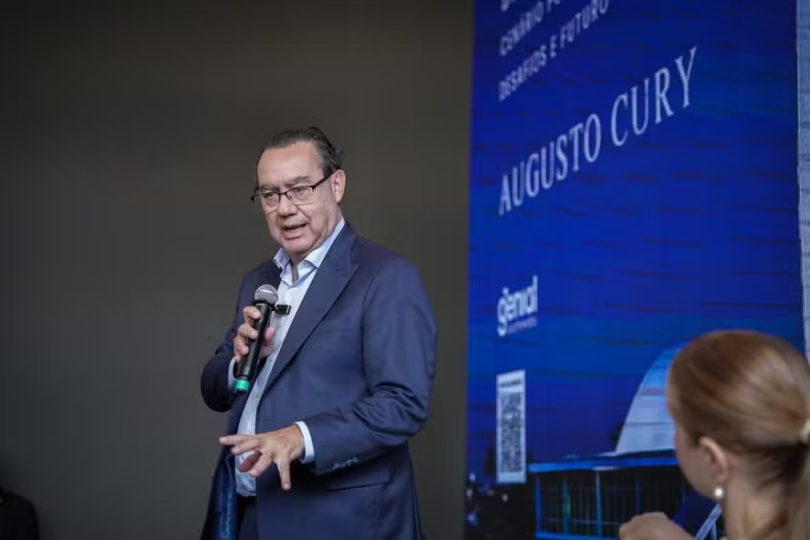 Augusto Cury em encontro com operadores da Faria Lima, em São Paulo — Foto: Divulgação/Genial Investimentos