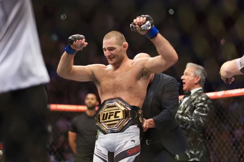 Sean Strickland venceu Israel Adesanya e conquistou o cinturão dos médios no UFC 293 — Foto: Getty Images