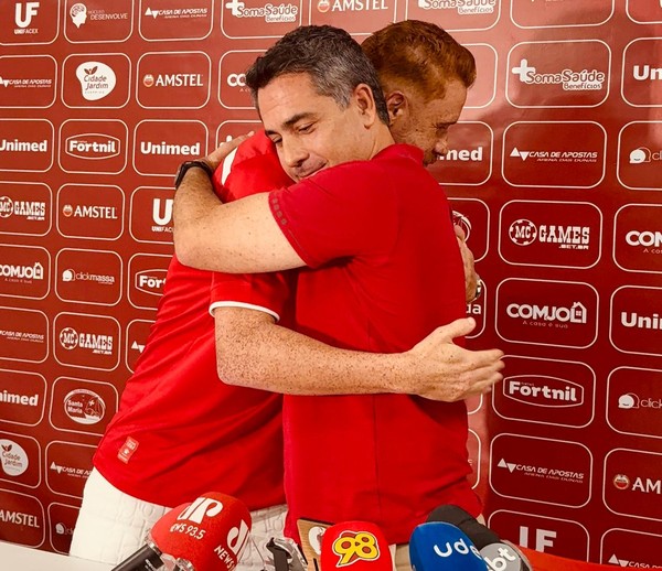 SOUZA E VITOR ARTEIRO.jpg