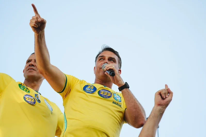 flavio-bolsonaro-em-sergipe-foto-charles-vieira-campanha.webp