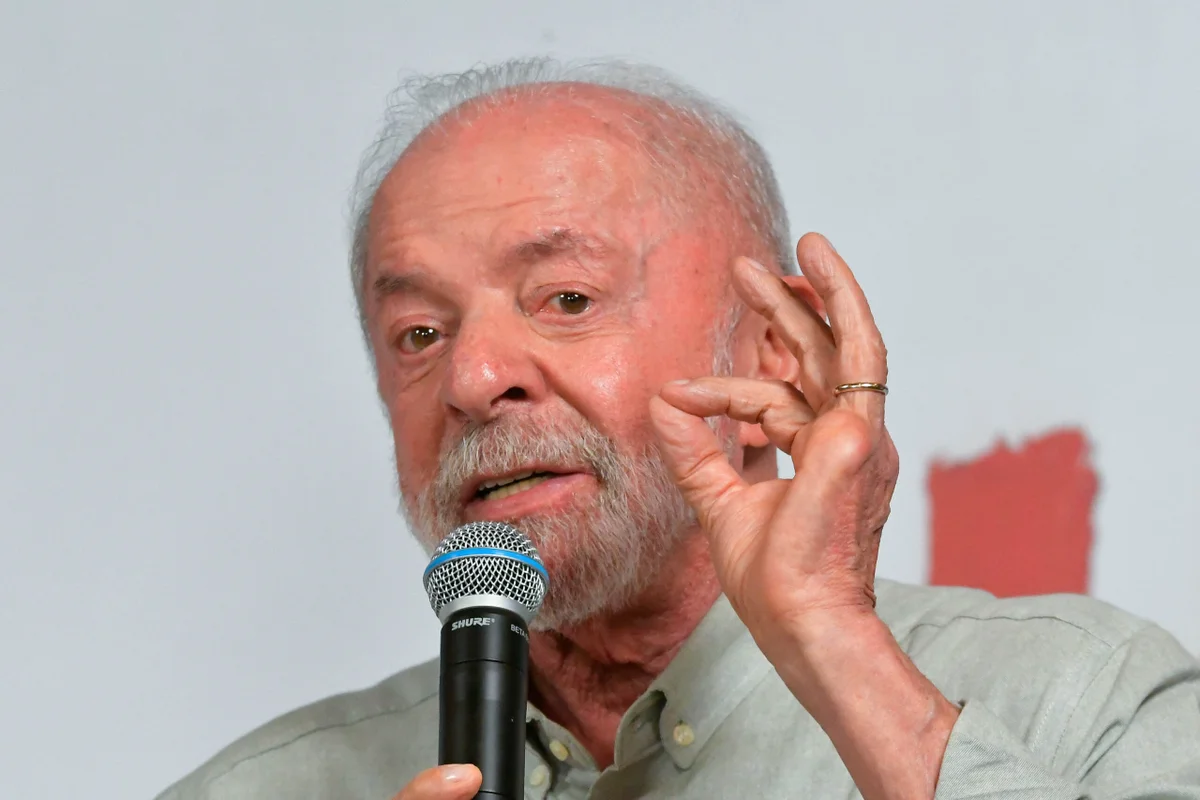 luiz-inacio-lula-da-silva-se-pronunciou-sobre-o-fim-da-escala-6x1-durante-agenda-no-qg-de-campanha-no-lago-sul-em-brasilia-metropoles-5-scaled.webp