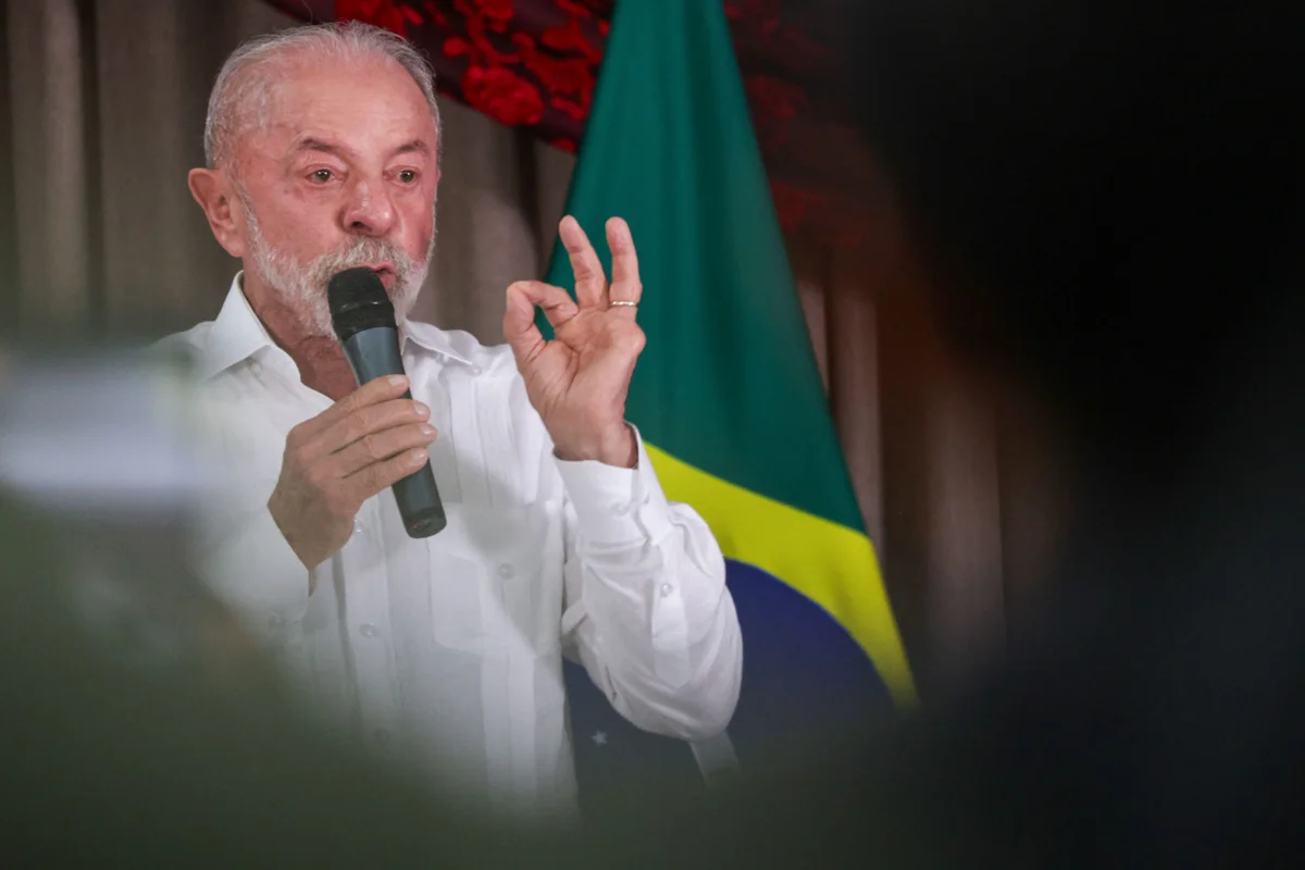 presidente-lula-durante-reuniao-emergencial-para-debater-os-desdobramentos-do-segundo-turno-da-campanha-eleitoral-em-brasilia-metropoles-2-scaled.webp