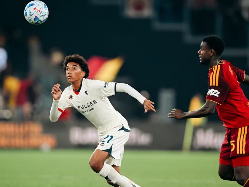 Robinho Jr em ação na estreia pelo Genoa, em derrota para a Roma no Campeonato Italiano — Foto: Divulgação