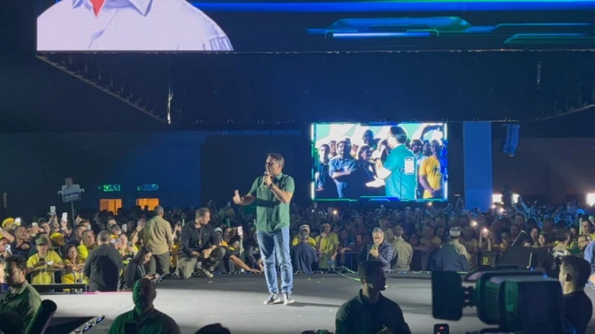 A declaração de Flávio Bolsonaro (foto) foi feita durante discurso em Guarulhos (SP), a 4 dias do 2º turno da eleição presidencial