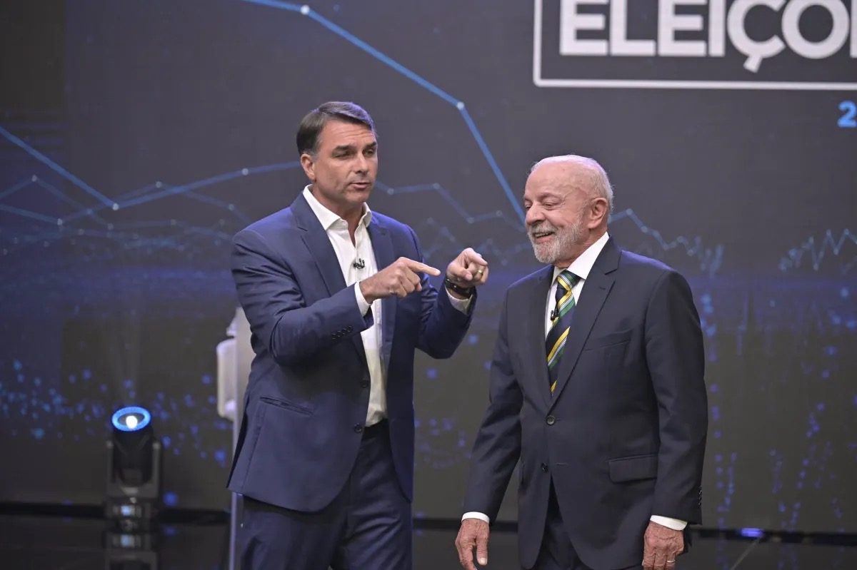 Lula e Flávio Bolsonaro • RENATOPIZZUTTO