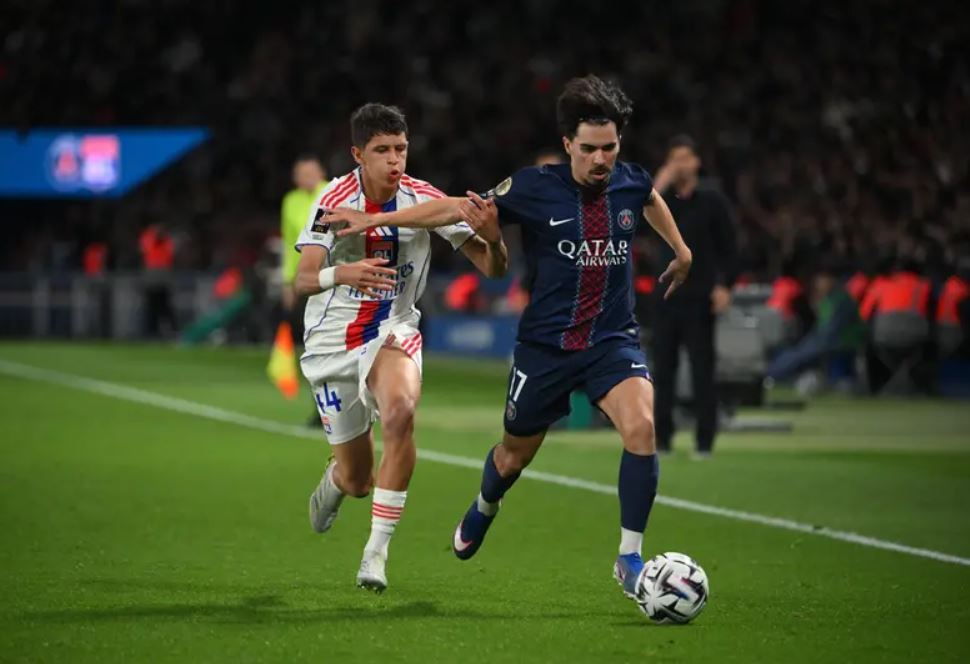 PSG e Lyon, Duelo entre líderes pode ser disputado na segunda-feira - Foto: IMAGO