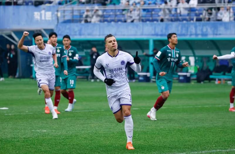 Ex-Santos, Matheus Oliveira se destaca pelo Anyang, da Coreia do Sul — Foto: Divulgação/Anyang