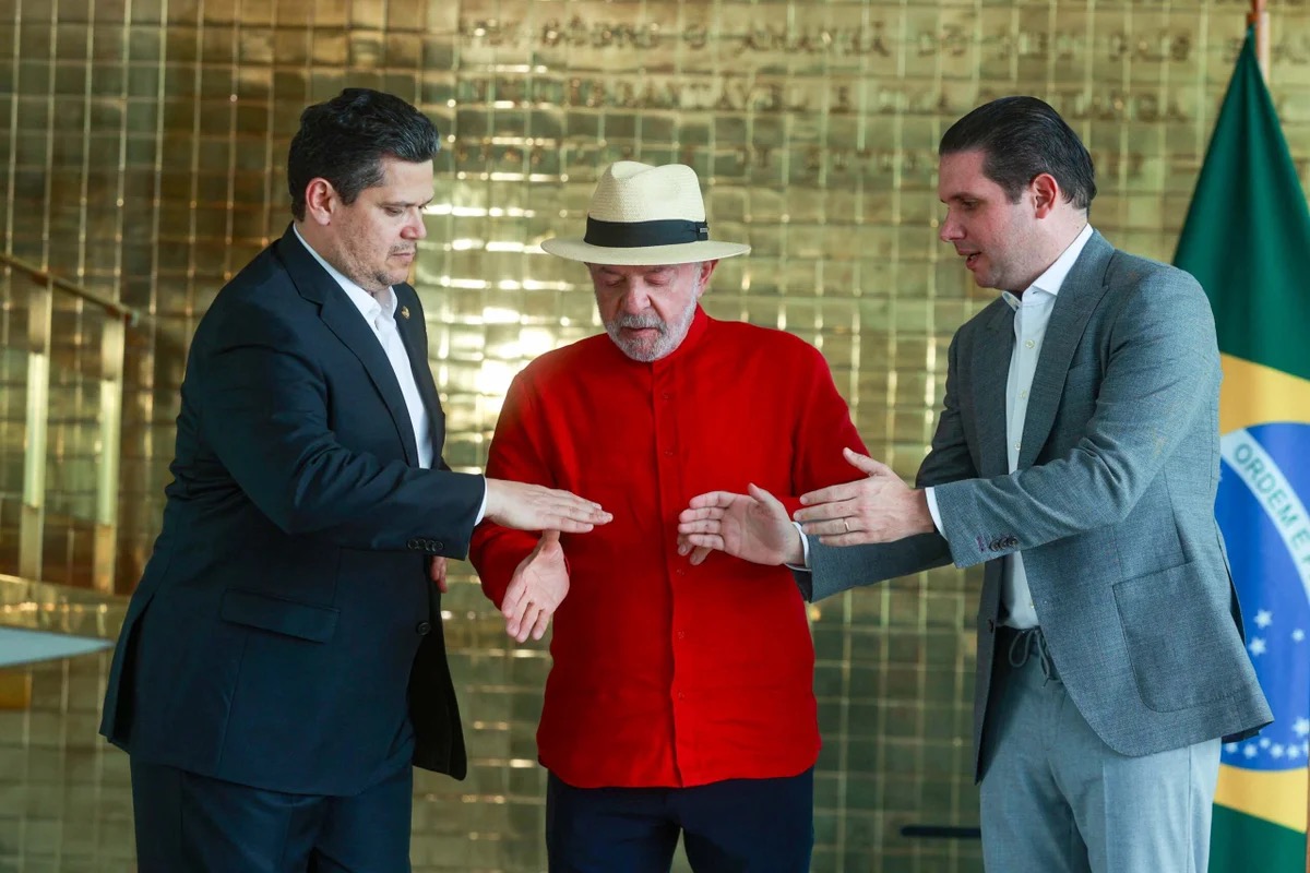 DAVI ALCOLUMBRE, LULA E HUGIO MOTTA | VINÍCIUS SCHMIDT/METRÓPOLES @vinicius.foto