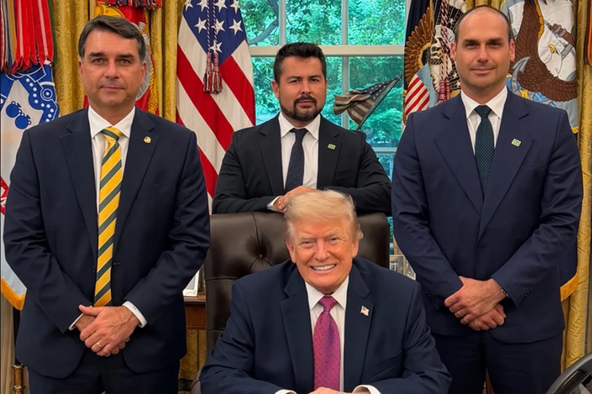 Flávio bolsonaro e trump | Reprodução/Redes sociais