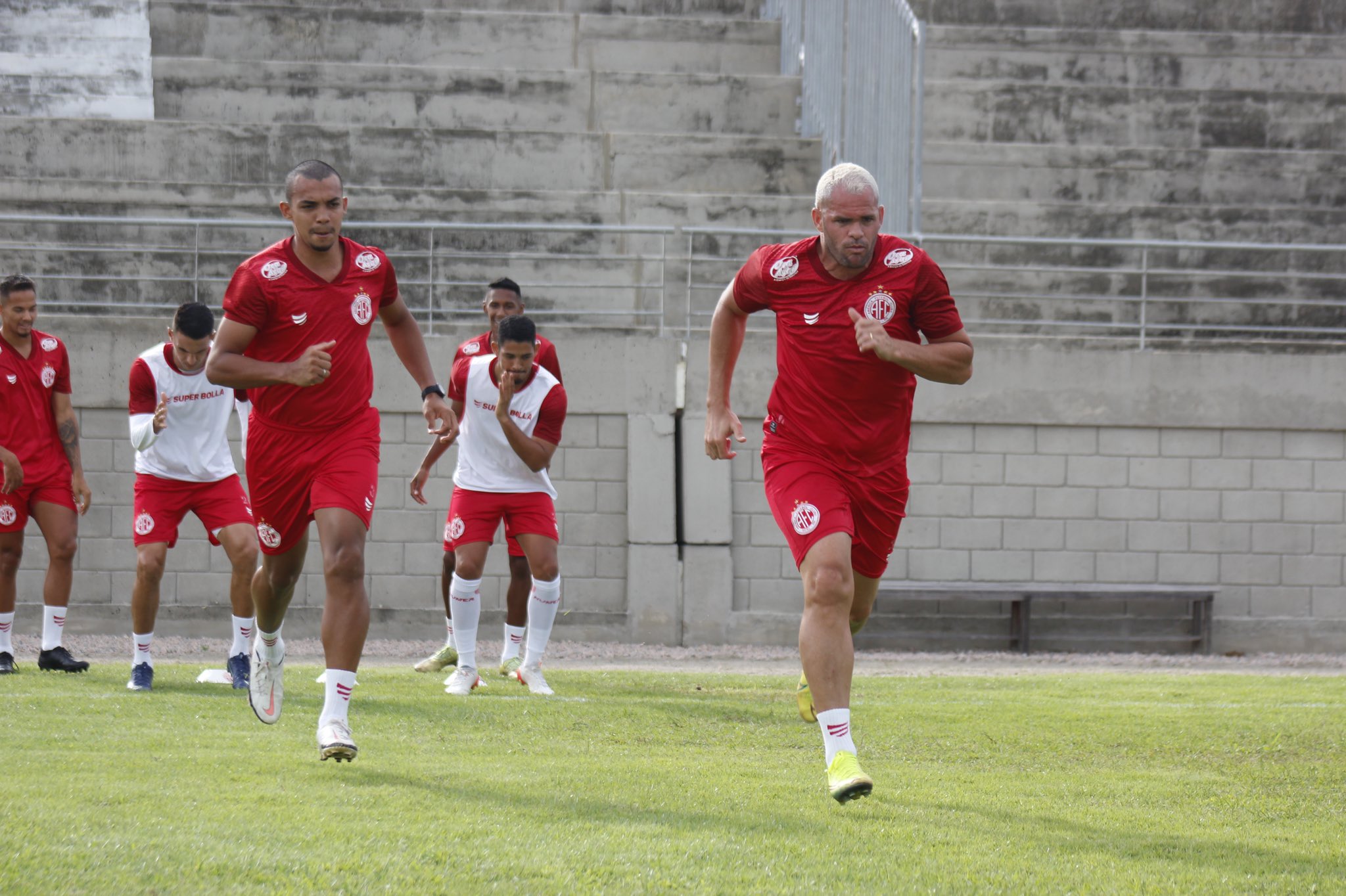 América tem problemas para o duelo contra o Santa Cruz; zagueiro é anunciado