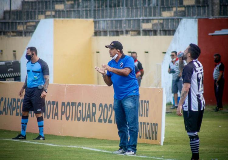 Moacir Júnior, conservador, vai mudar seu time para a decisão?