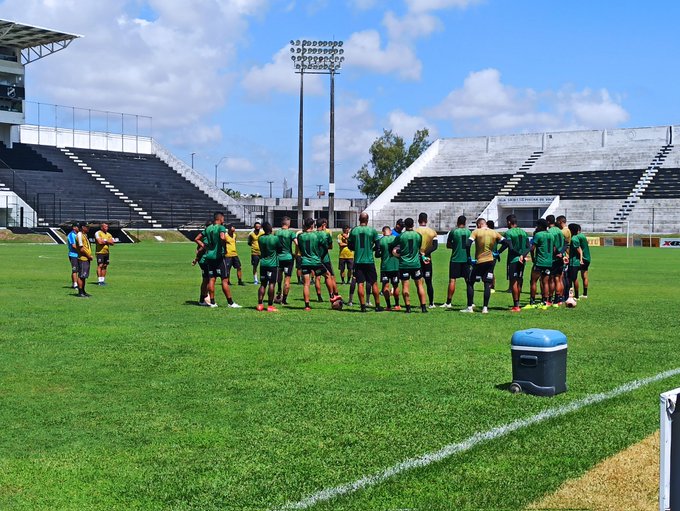 Ajustes na defesa, lado direito, sem dúvida, a preocupação de Moacir Jr. para o clássico